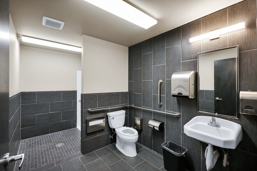 More Photos Of 17612 E Sprague Ave, Spokane Valley Office For Sale