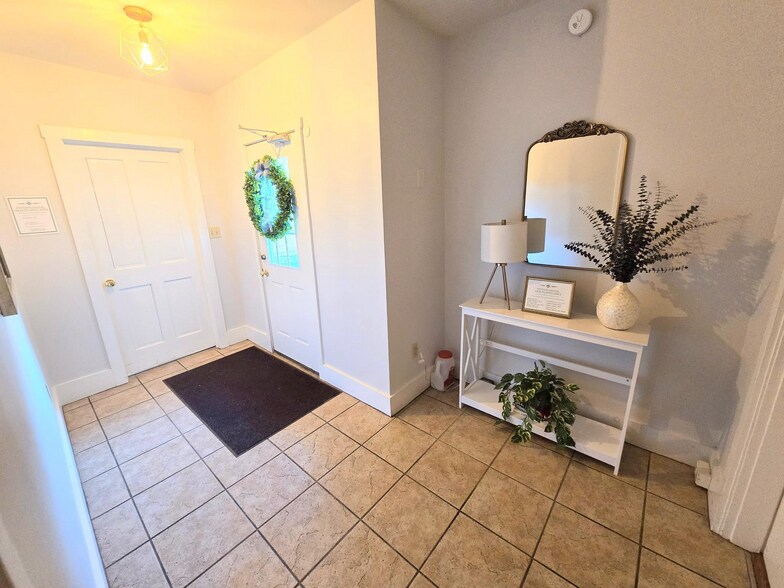 More Photos Of 108-110 S Main St, Manheim Office For Sale