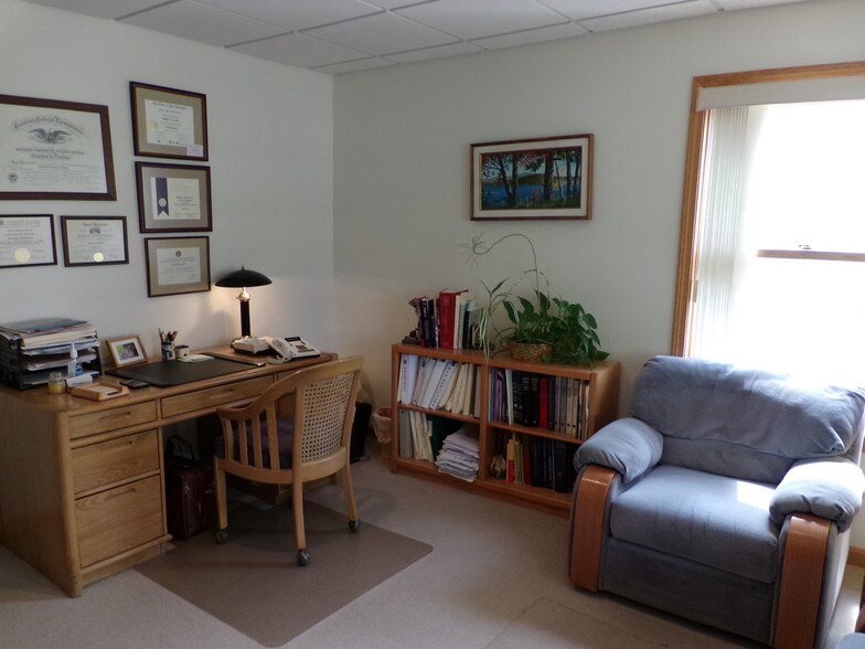 More Photos Of 401 Gilford Ave, Gilford Medical For Lease