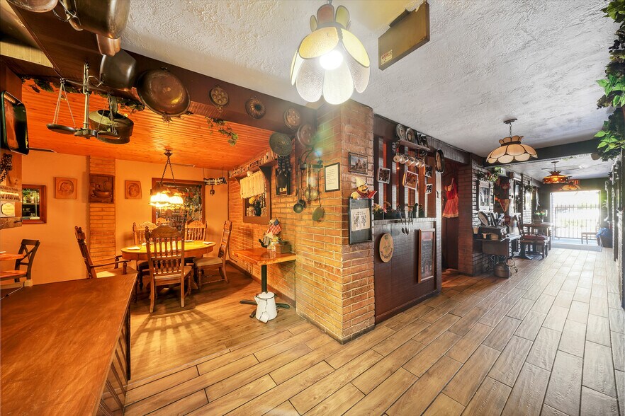 More Photos Of 3016 E Commercial Blvd, Fort Lauderdale Restaurant For Sale