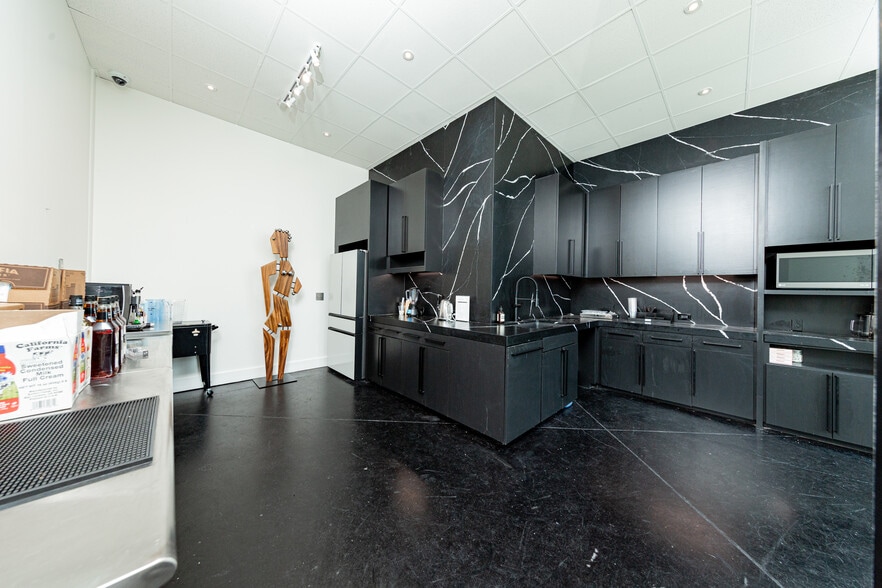 More Photos Of 1740 Westheimer Rd, Houston Storefront Retail Office For Lease