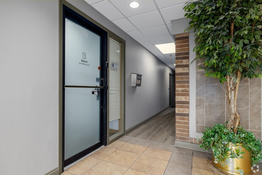 More Photos Of 935 W 175th St, Homewood Office For Sale