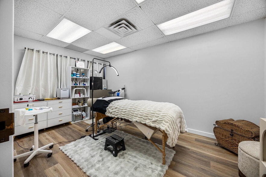 More Photos Of 219 N Dixie Way, South Bend Office For Lease