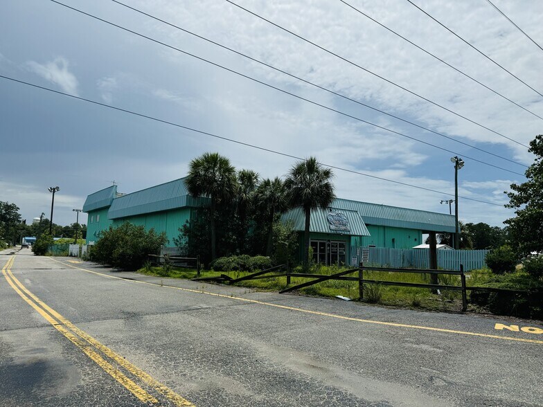 More Photos Of 910 U.S. 17 Business, Surfside Beach Warehouse For Lease