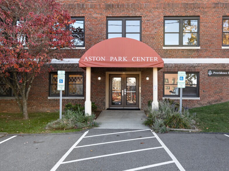 More Photos Of 53 S French Broad Ave, Asheville Medical For Lease