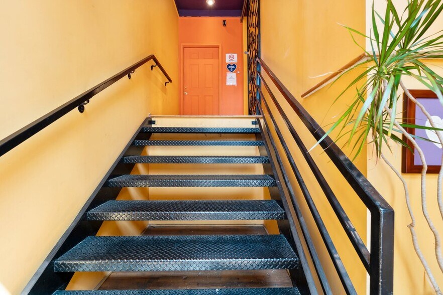 More Photos Of 519-521 N Charles St, Baltimore Office For Sale