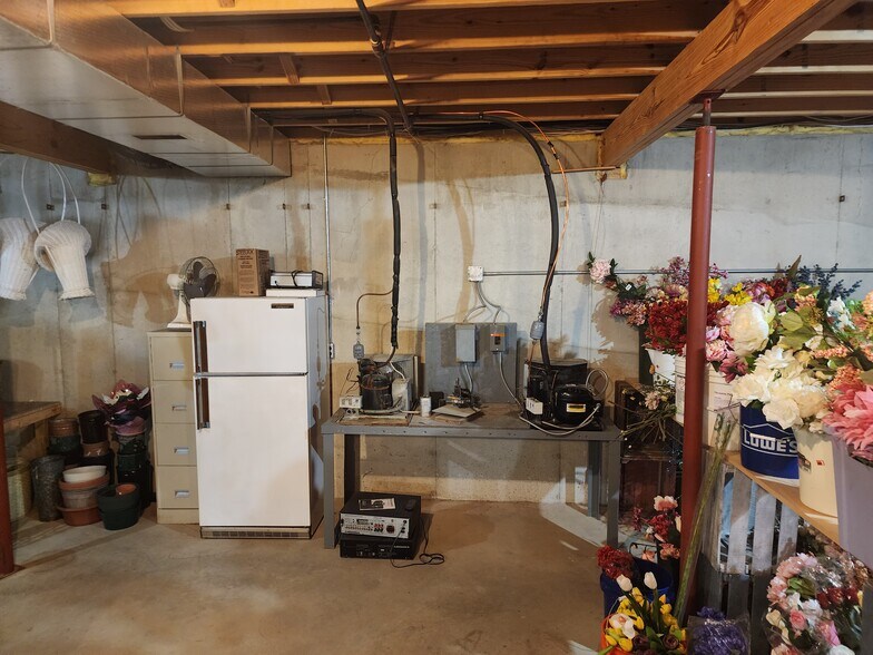 More Photos Of 1500 E Main St, Robinson Storefront For Sale