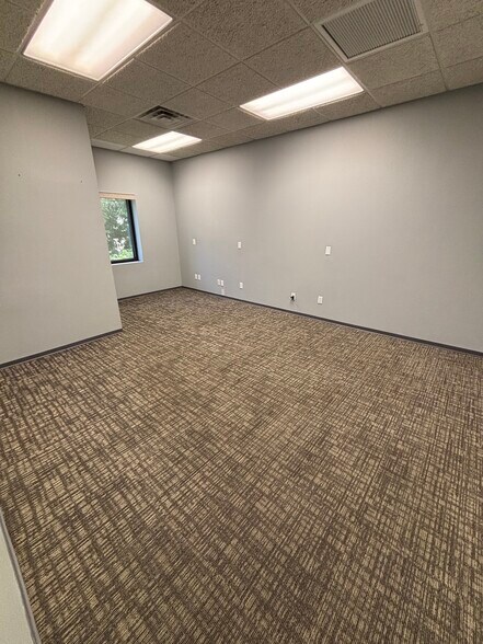 More Photos Of 5101 Maxie St, Houston Manufacturing For Lease
