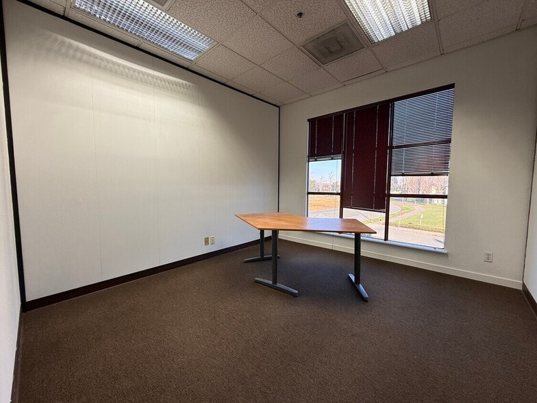 More Photos Of 2150 Mariner Square Dr, Alameda Office For Lease