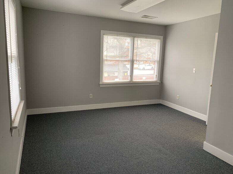 More Photos Of 3108 N Parham Rd, Richmond Office For Lease