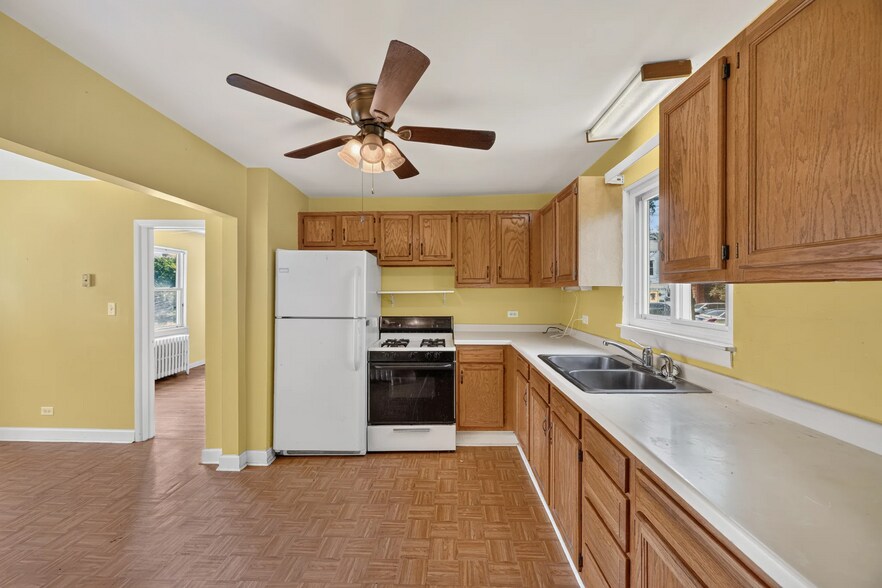 More Photos Of 14329 Beacon Ave, Orland Park General Retail For Sale