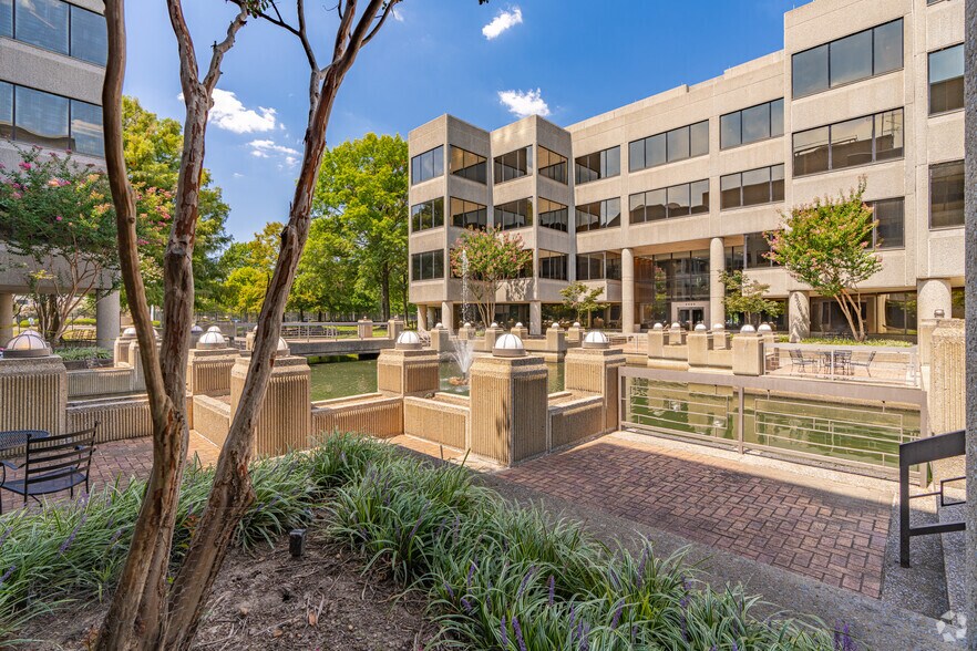 More Photos Of 2650 Thousand Oaks Blvd, Memphis Office For Lease