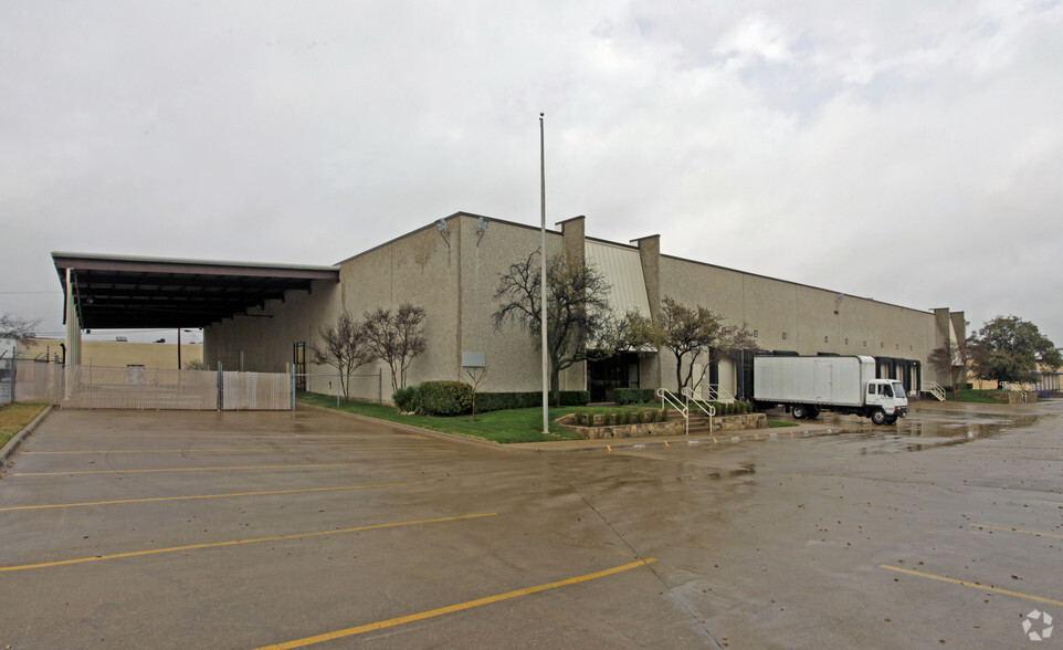 Primary Photo Of 609 107th St, Arlington Distribution For Lease