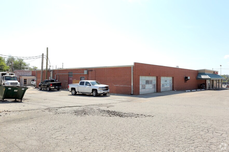 More Photos Of 3830 Frank Phillips Blvd, Bartlesville Unknown For Lease