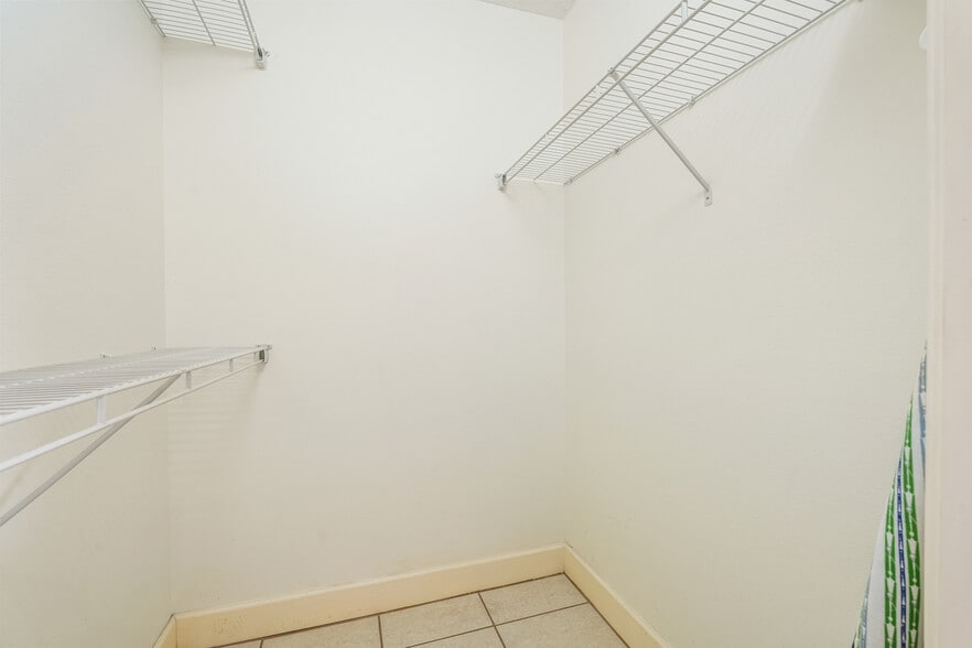 More Photos Of 23 Royal Palm Pointe, Vero Beach Restaurant For Sale