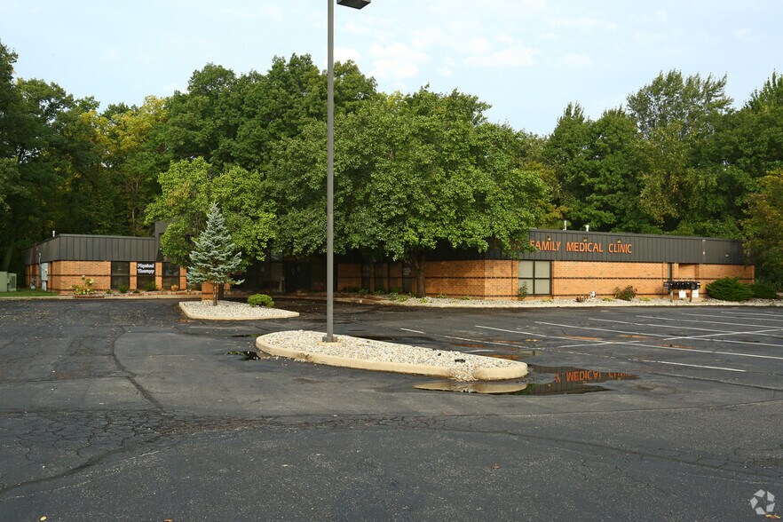 Primary Photo Of 7505 Grafton Rd, Monroe Medical For Lease