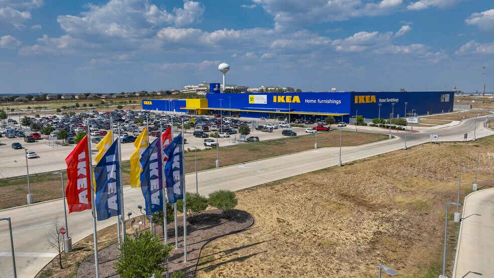 More Photos Of 13905 N I-35, San Antonio Unknown For Lease