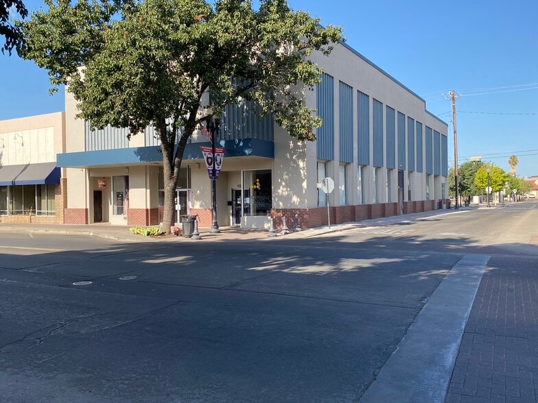 More Photos Of 125-129 N Main St, Porterville Storefront Retail Office For Lease