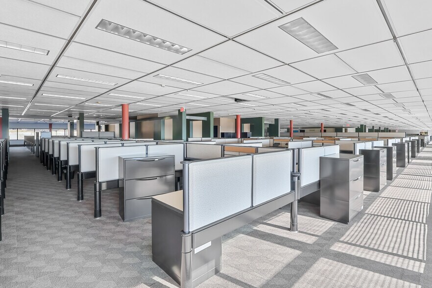 More Photos Of 3451 Hammond Ave, Waterloo Telecom Hotel Data Hosting For Sale