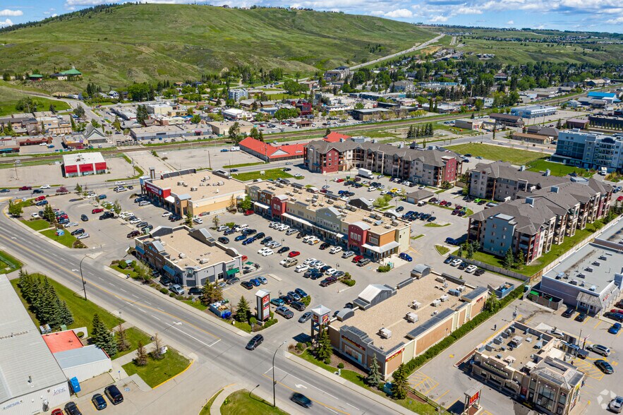 More Photos Of 120 5th Ave W, Cochrane Unknown For Lease