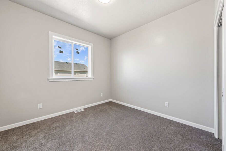 More Photos Of 560 Park Springs Ave, Baker City Apartments For Sale