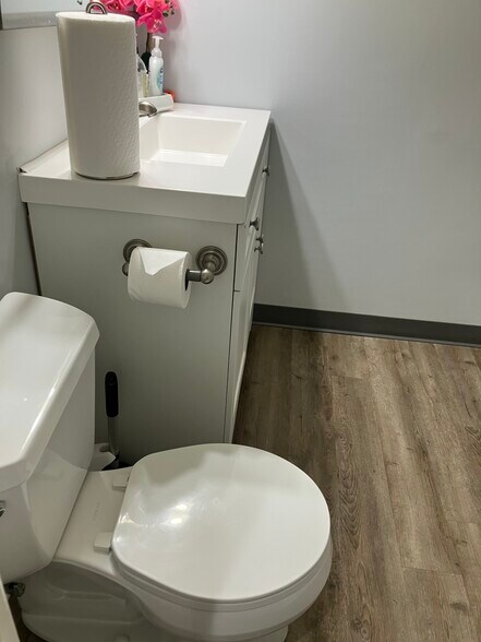 More Photos Of 417 E Diamond Ave, Gaithersburg Office Residential For Lease