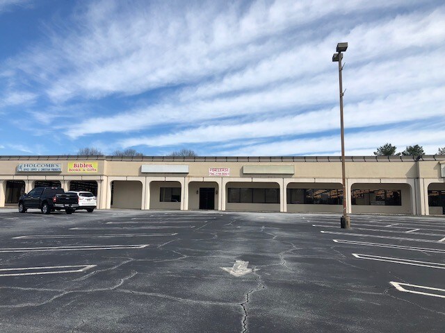 More Photos Of 474 N Main St, Cornelia Storefront Retail Office For Lease