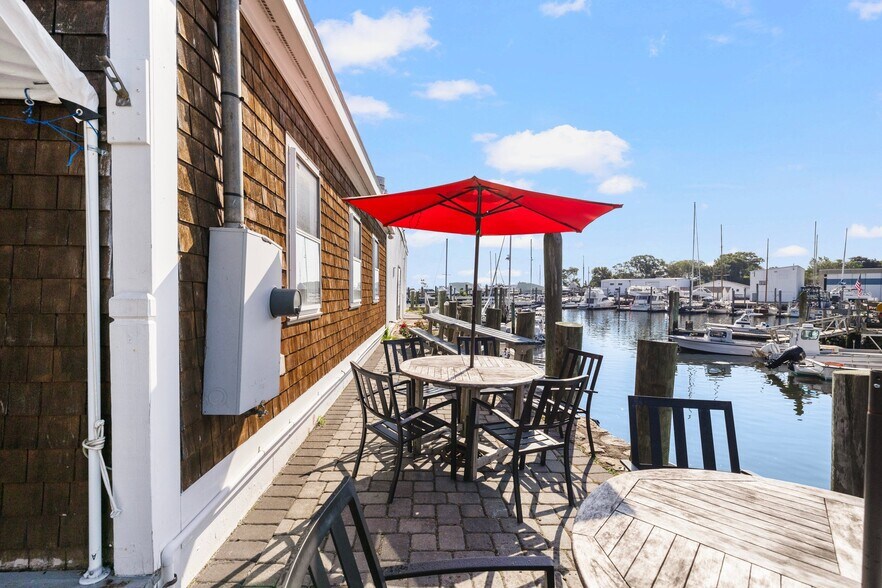 More Photos Of 170 Main St, North Kingstown Specialty For Sale