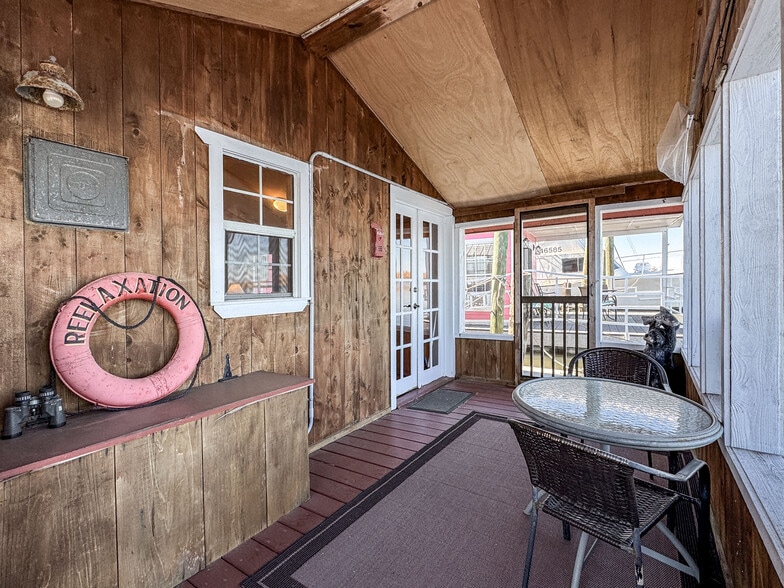 More Photos Of 309 Water St, Apalachicola Marina For Sale