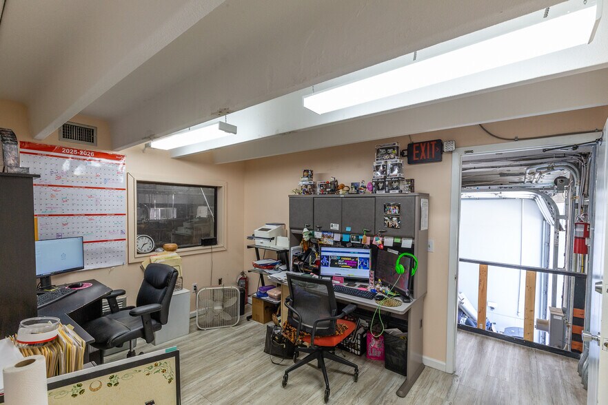 More Photos Of 2169 10th St, Sarasota Warehouse For Sale
