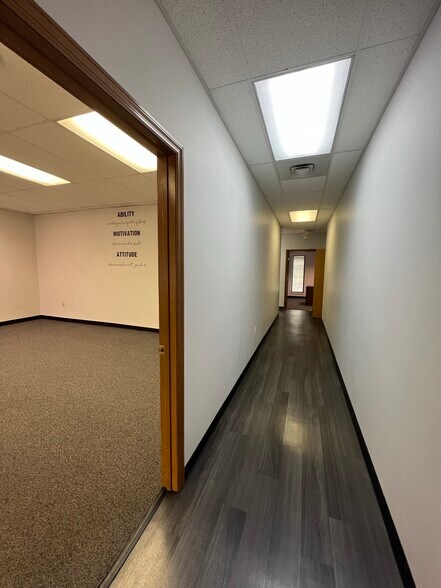 More Photos Of 1725 Louisville Dr, Knoxville Office For Lease