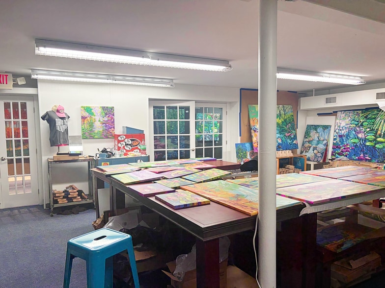 More Photos Of 10 Oakland Park Ave, Columbus Storefront For Lease