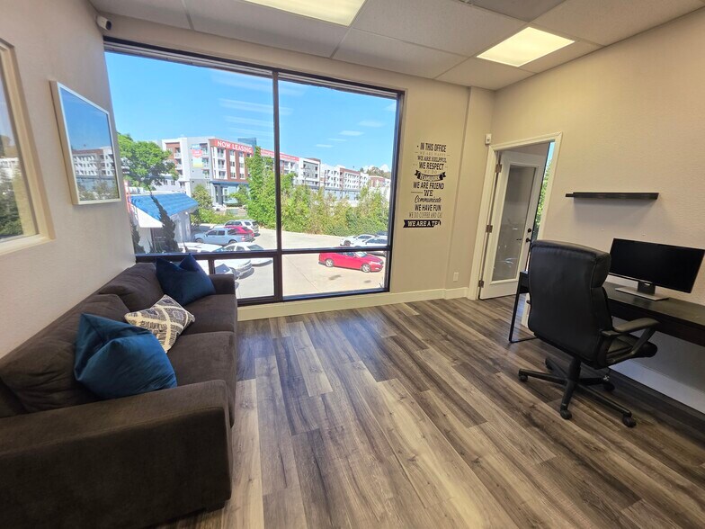 More Photos Of 5959 Mission Gorge Rd, San Diego Office For Sale