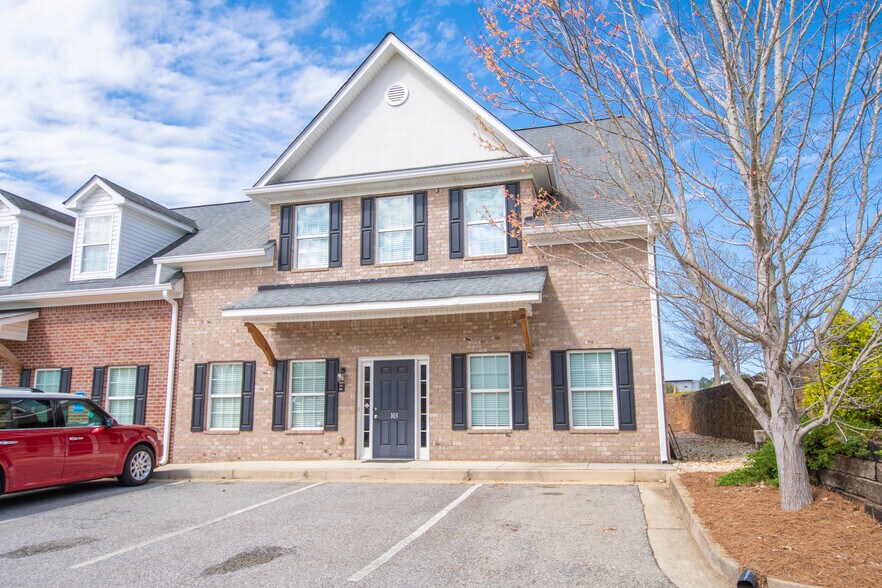 More Photos Of 1011 Woodridge Ln, Watkinsville Office For Lease