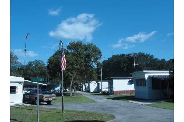 Primary Photo Of 1335 Bell Ave, Lakeland Manufactured Housing Mobile Home Park For Sale