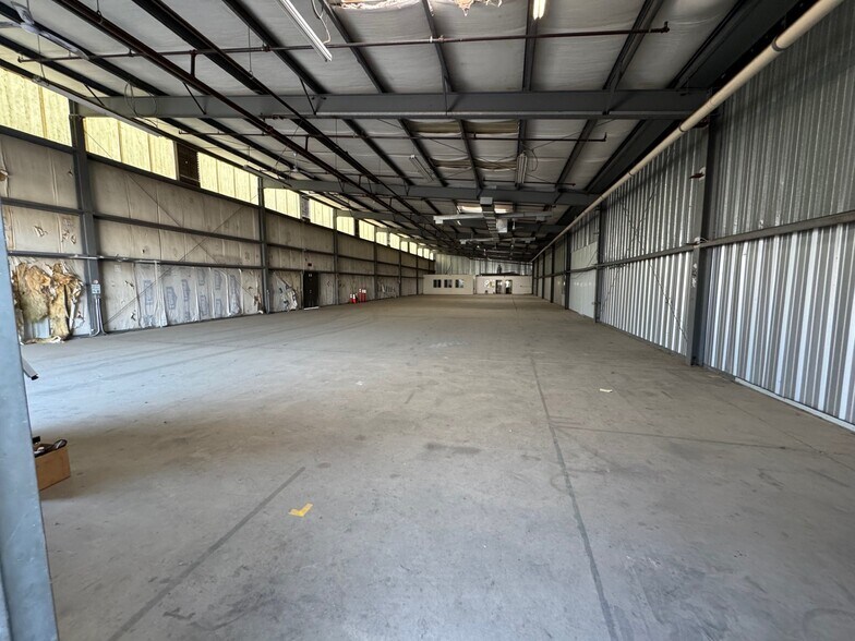 More Photos Of 7401-7427 W Sunnyview Ave, Visalia Warehouse For Lease