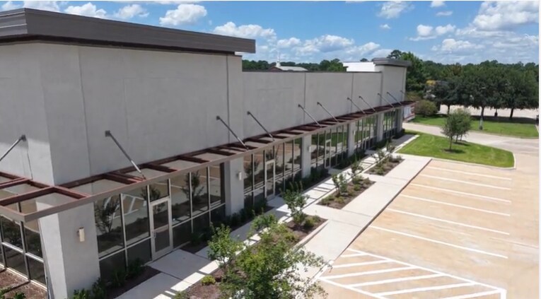 More Photos Of 2527 N Frazier St, Conroe Storefront For Sale