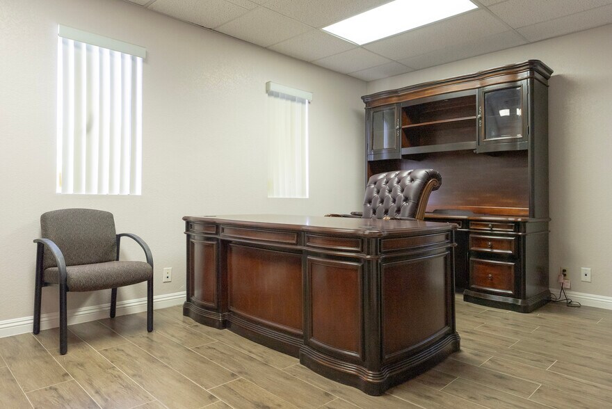 More Photos Of 5430 W Sahara Ave, Las Vegas Office For Lease