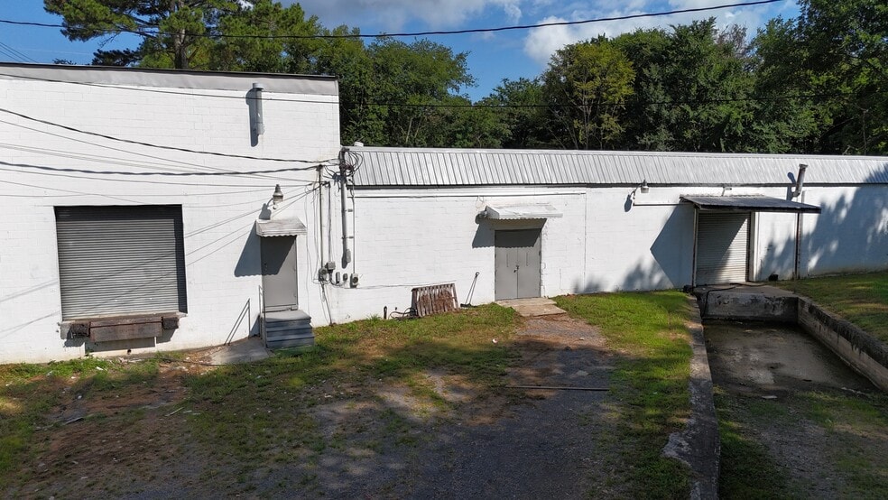 Primary Photo Of 360 Carbondale Rd SW, Dalton Warehouse For Sale
