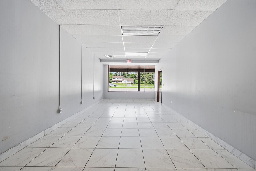 More Photos Of 944 E Roosevelt Rd, West Chicago Storefront For Lease