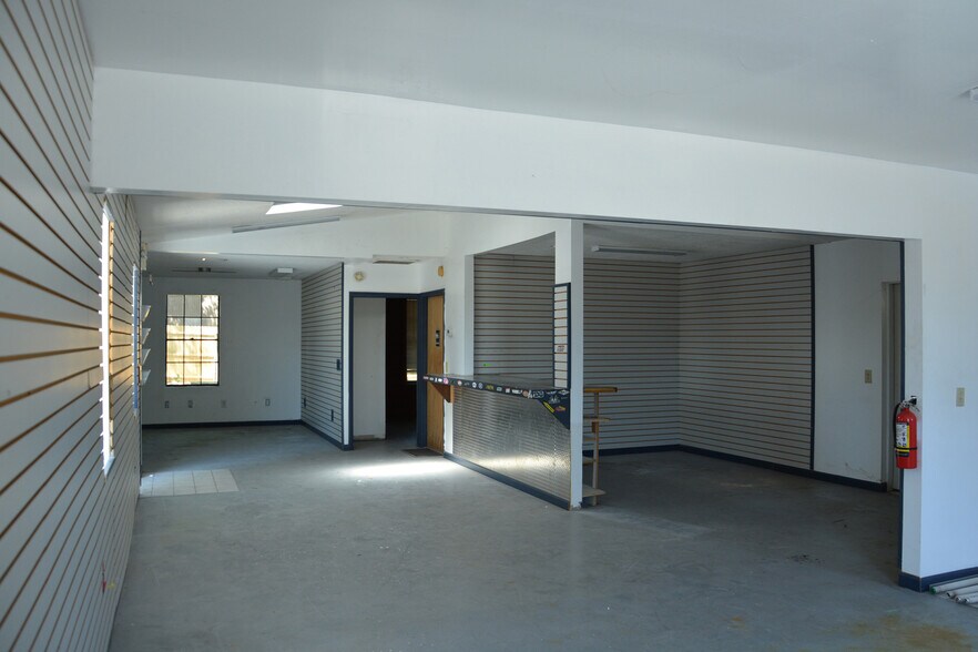 More Photos Of 697 E Anderson Rd, Groveland Storefront Retail Residential For Sale