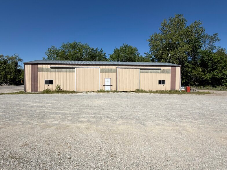 More Photos Of 305 N Mason St, Carrollton Office For Sale