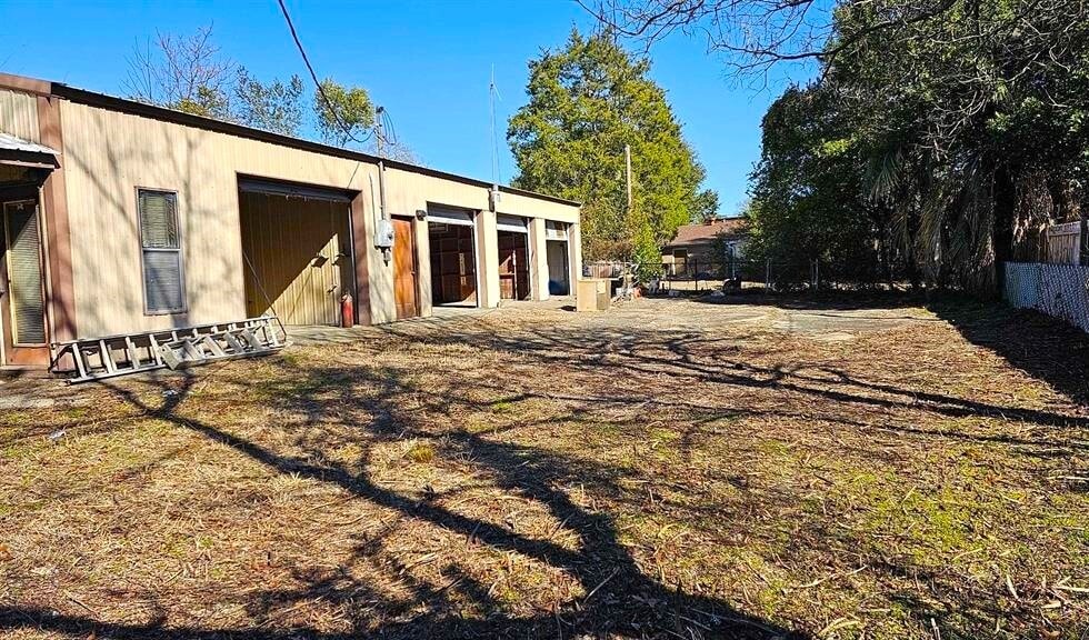 More Photos Of 407 Taylor St, West Columbia Light Distribution For Sale