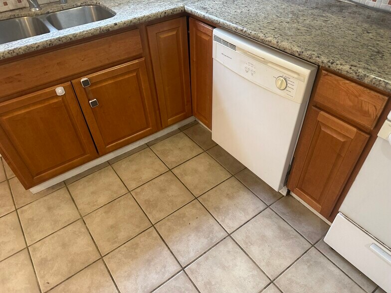 More Photos Of 150 W Stadium Dr, Stockton Apartments For Sale