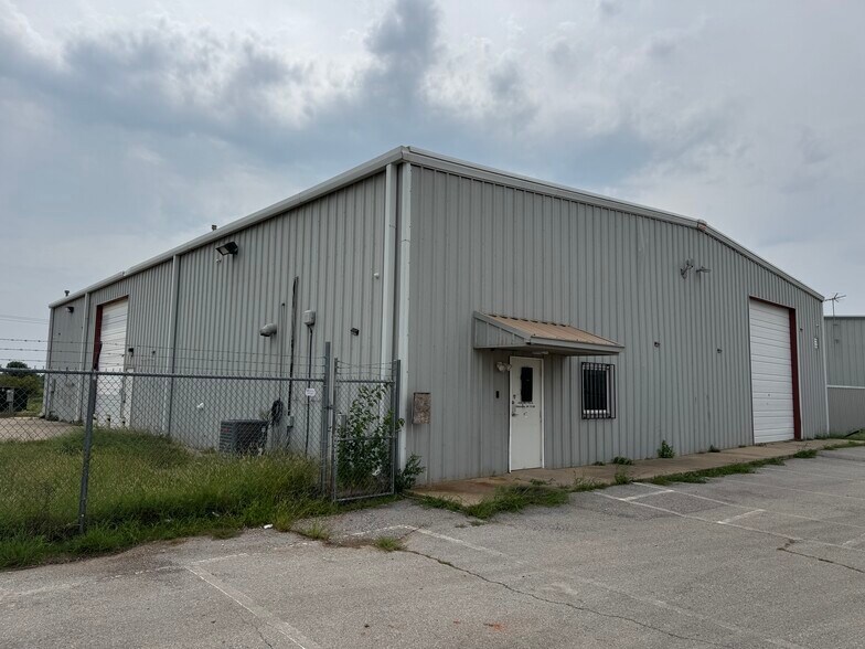 Primary Photo Of 5220 SW 11th St, Oklahoma City Manufacturing For Lease
