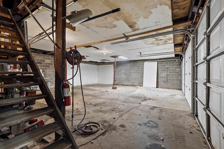 More Photos Of 201 E Green Bay St, Bonduel Service Station For Sale