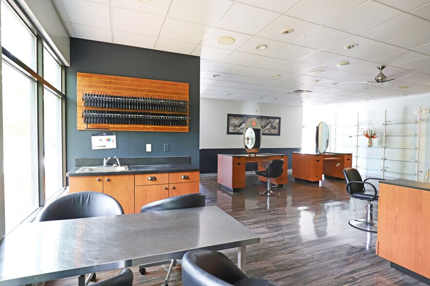 More Photos Of 580 N Falmouth Hwy, North Falmouth Storefront Retail Office For Lease