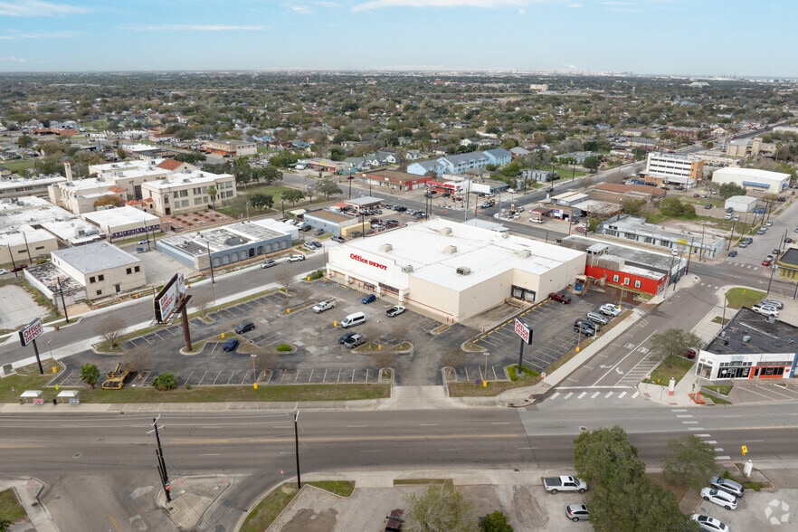 More Photos Of 1737 S Staples St, Corpus Christi Freestanding For Lease