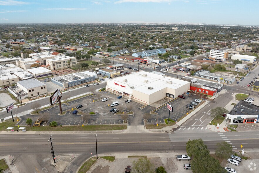 More Photos Of 1737 S Staples St, Corpus Christi Freestanding For Sale