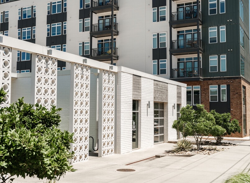 More Photos Of 2400-2406 Dunavant St, Charlotte Unknown For Lease